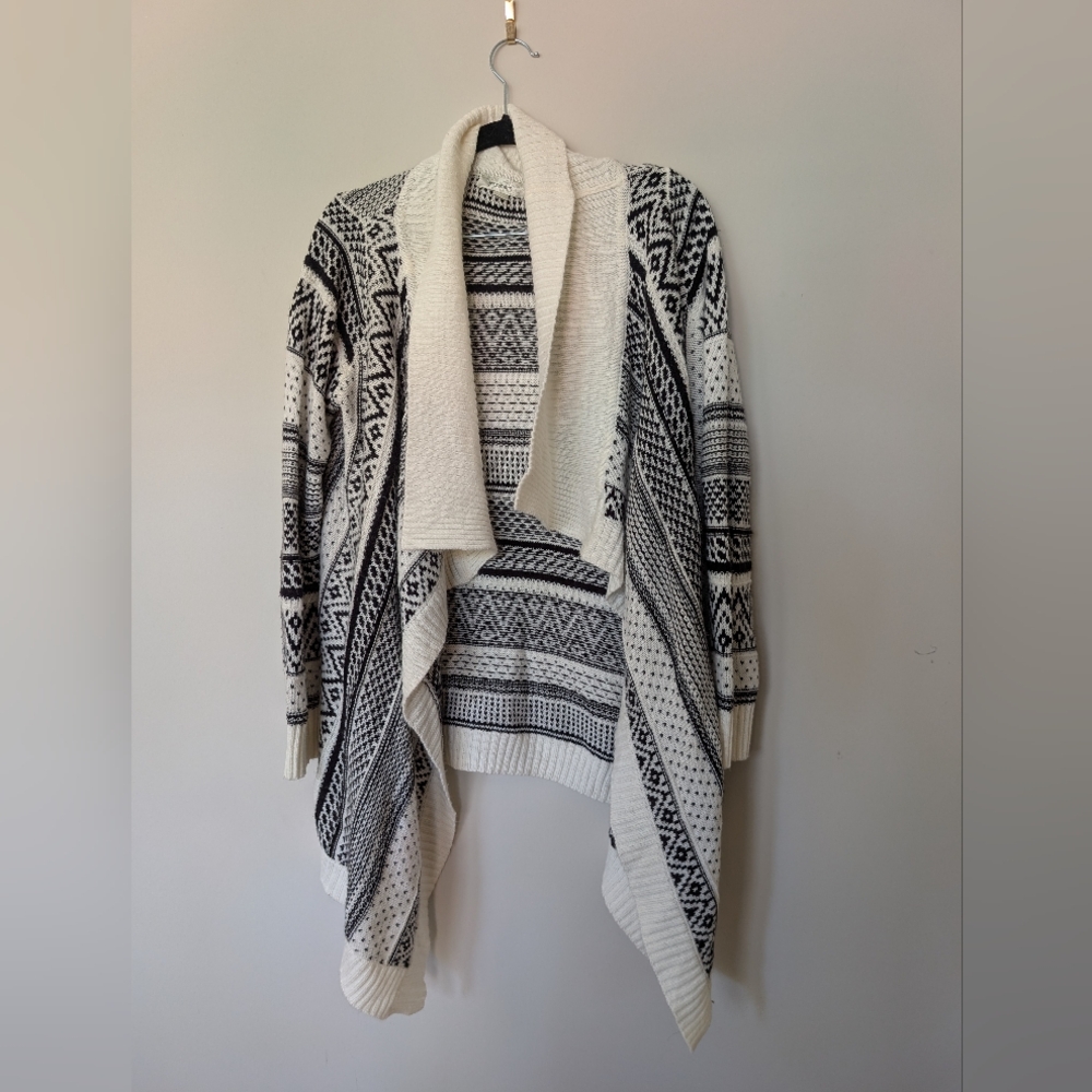 dressbarn Black and White Geometric Cardigan